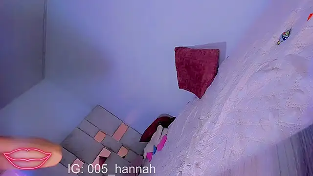 Snapshot of Hannahsmit chatting on December 15, 2025, 11:49 am Hannahsmit online show from December 15, 2025, 11:49 am