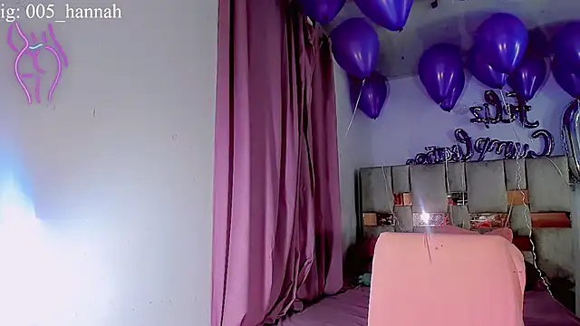 Snapshot of Hannahsmit chatting on October 26, 2025, 4:24 am Hannahsmit online show from October 26, 2025, 4:24 am