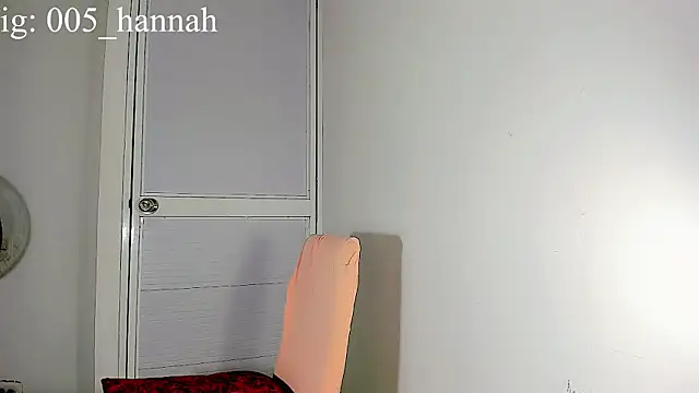 Snapshot of Hannahsmit chatting on October 12, 2025, 2:24 am Hannahsmit online show from October 12, 2025, 2:24 am