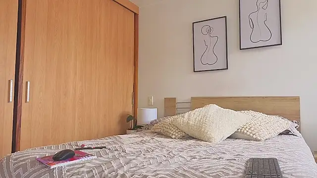 Snapshot of sweet_sophia90s chatting on October 7, 2025, 3:24 pm sweet sophia90s online show from October 7, 2025, 3:24 pm