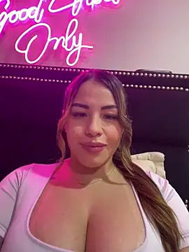 sexyyykloee online show from April 21, 2026, 4:41 am