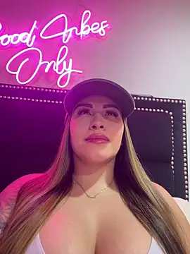 Snapshot of sexyyykloee chatting on May 9, 2026, 8:28 am sexyyykloee online show from May 9, 2026, 8:28 am