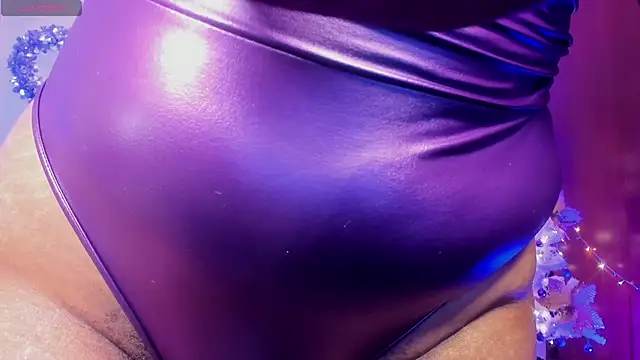 Snapshot of DianaBrownXX chatting on December 1, 2025, 2:45 am DianaBrownXX online show from December 1, 2025, 2:45 am