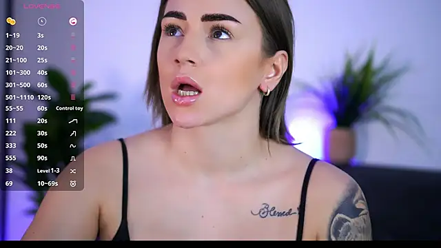 AishaCarter online show from October 11, 2025, 5:36 pm