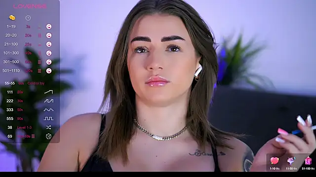 AishaCarter online show from October 10, 2025, 5:03 pm