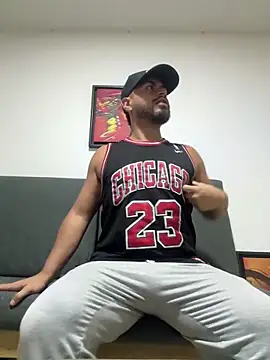 Snapshot of Juan_Castano chatting on February 16, 2025, 11:17 pm Juan Castano online show from February 16, 2025, 11:17 pm