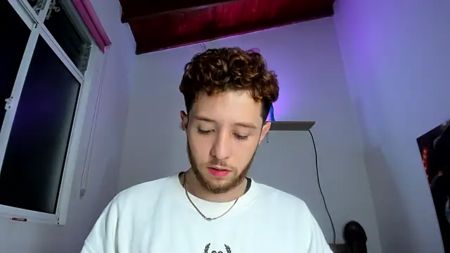 Snapshot of Juan_Castano chatting on October 29, 2025, 8:13 am Juan Castano online show from October 29, 2025, 8:13 am