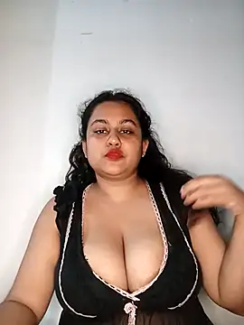 Snapshot of bumblebeegirl chatting on November 2, 2025, 3:50 pm bumblebeegirl online show from November 2, 2025, 3:50 pm