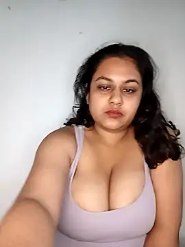 Snapshot of bumblebeegirl chatting on January 30, 2025, 7:04 pm bumblebeegirl online show from January 30, 2025, 7:04 pm