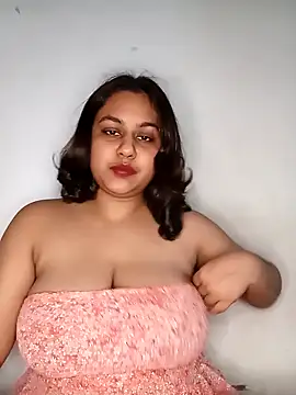 Snapshot of bumblebeegirl chatting on February 7, 2025, 8:42 pm bumblebeegirl online show from February 7, 2025, 8:42 pm