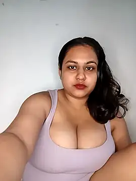 Snapshot of bumblebeegirl chatting on January 17, 2025, 9:17 pm bumblebeegirl online show from January 17, 2025, 9:17 pm