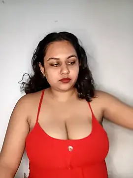 Snapshot of bumblebeegirl chatting on January 5, 2025, 6:02 pm bumblebeegirl online show from January 5, 2025, 6:02 pm