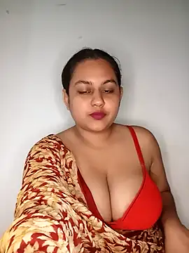 Snapshot of bumblebeegirl chatting on February 28, 2025, 5:37 pm bumblebeegirl online show from February 28, 2025, 5:37 pm