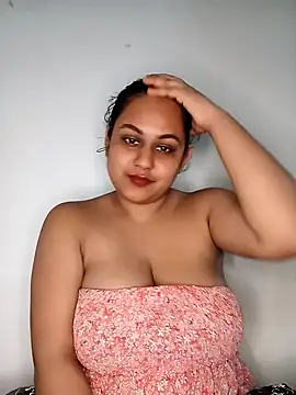 Snapshot of bumblebeegirl chatting on January 12, 2025, 6:27 pm bumblebeegirl online show from January 12, 2025, 6:27 pm
