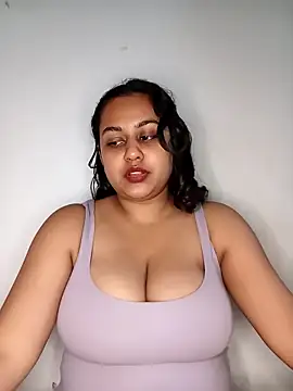 Snapshot of bumblebeegirl chatting on January 18, 2025, 12:24 am bumblebeegirl online show from January 18, 2025, 12:24 am