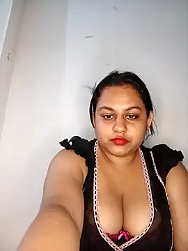 Snapshot of bumblebeegirl chatting on April 29, 2026, 5:30 pm bumblebeegirl online show from April 29, 2026, 5:30 pm