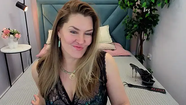 Snapshot of Adele_Russo chatting on March 5, 2026, 4:14 pm Adele Russo online show from March 5, 2026, 4:14 pm