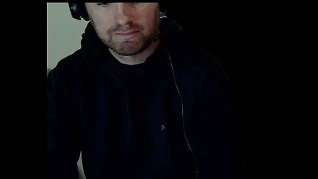 Snapshot of Davidhv2022 chatting on May 4, 2026, 3:15 pm Davidhv2022 online show from May 4, 2026, 3:15 pm