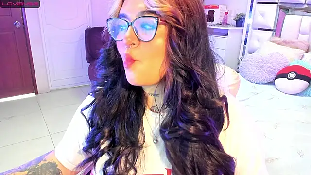 Snapshot of chloe_bonnet chatting on December 7, 2024, 5:59 pm chloe bonnet online show from December 7, 2024, 5:59 pm