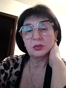 Snapshot of AlbinaXPretty chatting on February 25, 2025, 8:42 pm AlbinaXPretty online show from February 25, 2025, 8:42 pm