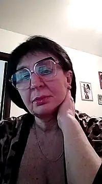 Snapshot of AlbinaXPretty chatting on February 19, 2025, 2:44 pm AlbinaXPretty online show from February 19, 2025, 2:44 pm