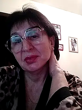 Snapshot of AlbinaXPretty chatting on February 9, 2025, 7:19 pm AlbinaXPretty online show from February 9, 2025, 7:19 pm