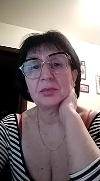 Snapshot of AlbinaXPretty chatting on February 10, 2025, 8:10 pm AlbinaXPretty online show from February 10, 2025, 8:10 pm