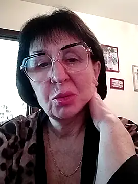 Snapshot of AlbinaXPretty chatting on February 10, 2025, 12:50 pm AlbinaXPretty online show from February 10, 2025, 12:50 pm