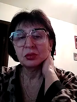 Snapshot of AlbinaXPretty chatting on February 3, 2025, 5:56 pm AlbinaXPretty online show from February 3, 2025, 5:56 pm