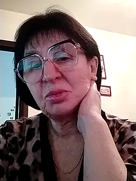 Snapshot of AlbinaXPretty chatting on February 9, 2025, 8:21 am AlbinaXPretty online show from February 9, 2025, 8:21 am