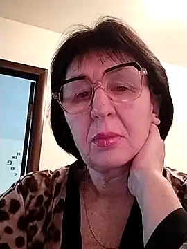 Snapshot of AlbinaXPretty chatting on February 24, 2025, 7:55 am AlbinaXPretty online show from February 24, 2025, 7:55 am