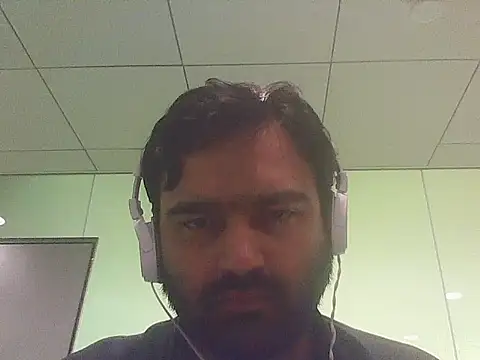 Snapshot of JohnBond009 chatting on June 22, 2026, 9:06 am JohnBond009 online show from June 22, 2026, 9:06 am