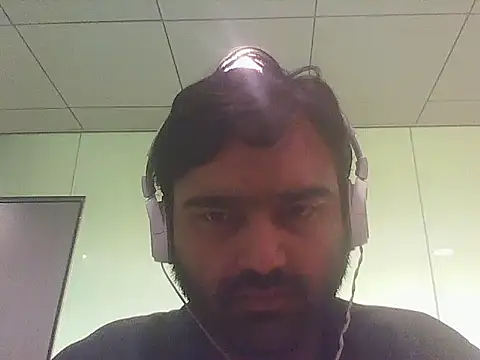 Snapshot of JohnBond009 chatting on June 19, 2026, 7:47 am JohnBond009 online show from June 19, 2026, 7:47 am