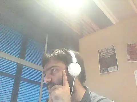 Snapshot of JohnBond009 chatting on June 24, 2026, 8:39 pm JohnBond009 online show from June 24, 2026, 8:39 pm