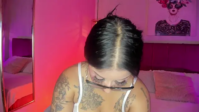 ayshel   online show from November 5, 2025, 8:12 pm