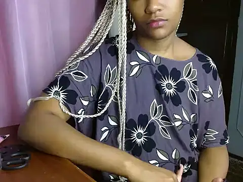 Snapshot of savage_laura chatting on August 6, 2026, 11:22 pm savage laura online show from August 6, 2026, 11:22 pm