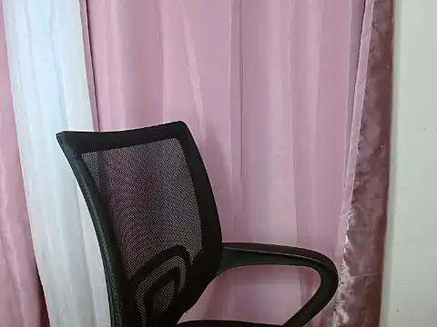 Snapshot of savage_laura chatting on May 23, 2026, 8:24 am savage laura online show from May 23, 2026, 8:24 am