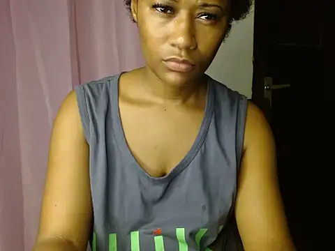 Snapshot of savage_laura chatting on May 21, 2026, 2:53 am savage laura online show from May 21, 2026, 2:53 am