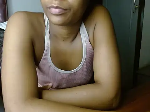 Snapshot of savage_laura chatting on May 10, 2026, 8:44 pm savage laura online show from May 10, 2026, 8:44 pm