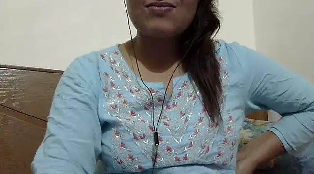 shekira99 online show from March 17, 2025, 2:34 pm