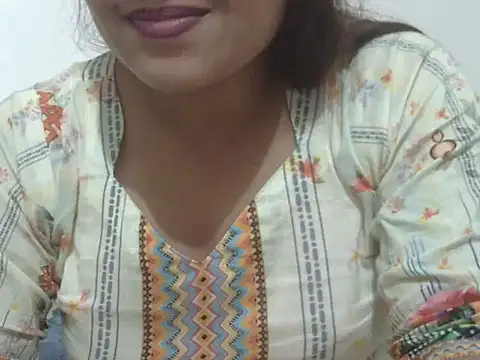 shekira99 online show from May 2, 2026, 2:33 pm