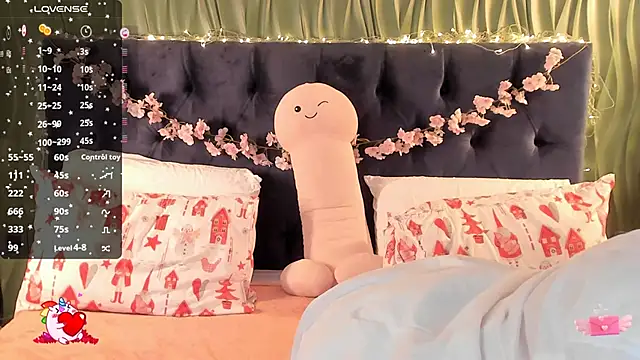 Snapshot of AliceLanley chatting on December 5, 2025, 11:42 am AliceLanley online show from December 5, 2025, 11:42 am