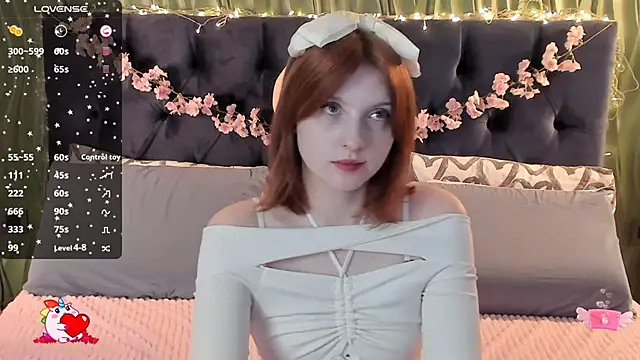 Snapshot of AliceLanley chatting on November 16, 2025, 11:48 am AliceLanley online show from November 16, 2025, 11:48 am