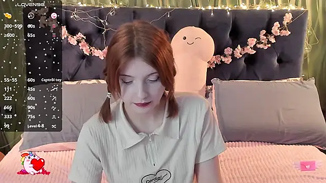 Snapshot of AliceLanley chatting on November 22, 2025, 11:31 am AliceLanley online show from November 22, 2025, 11:31 am