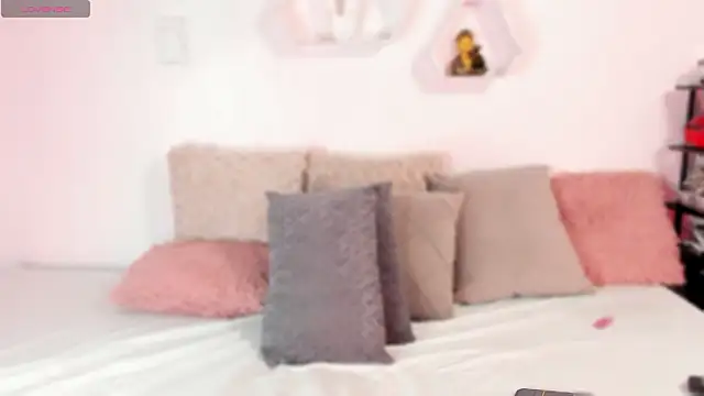 valerycolins online show from March 4, 2026, 3:58 am