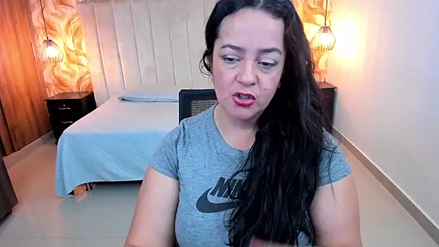 lucia vonne  online show from April 29, 2026, 8:04 pm