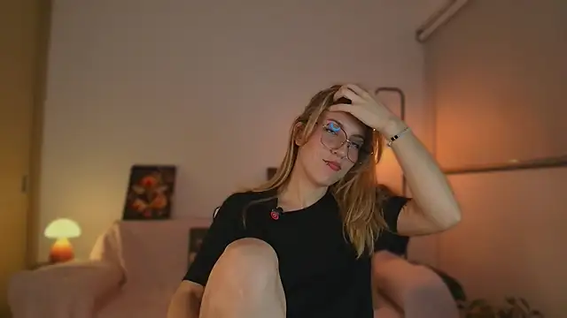 Snapshot of Dakotaa_ chatting on October 14, 2025, 4:46 am Dakotaa online show from October 14, 2025, 4:46 am