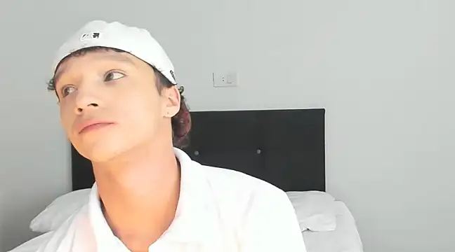 angelcortes online show from February 28, 2025, 5:15 am