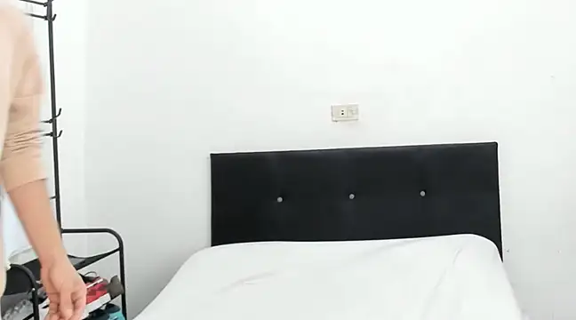 angelcortes online show from December 26, 2024, 10:37 am