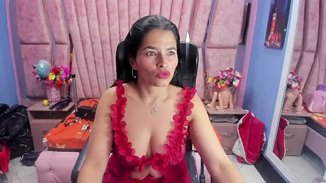 Snapshot of HornySkinny26 chatting on November 3, 2025, 5:01 am HornySkinny26 online show from November 3, 2025, 5:01 am